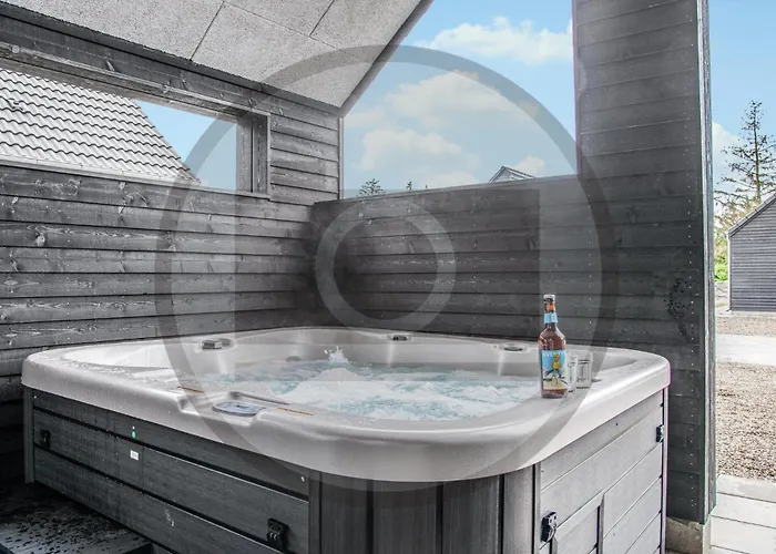 4 Bedroom In *